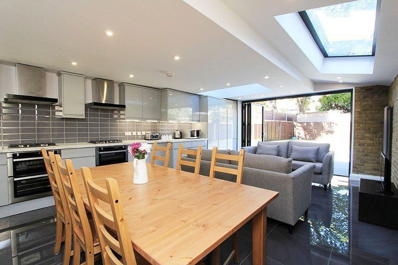 Room Rainbow Street in Greater London