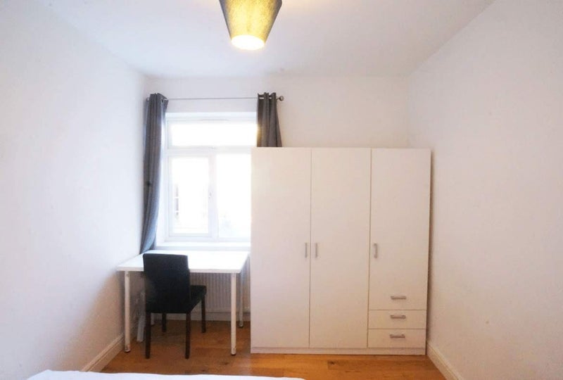 Room Rotherhithe New Road in Greater London