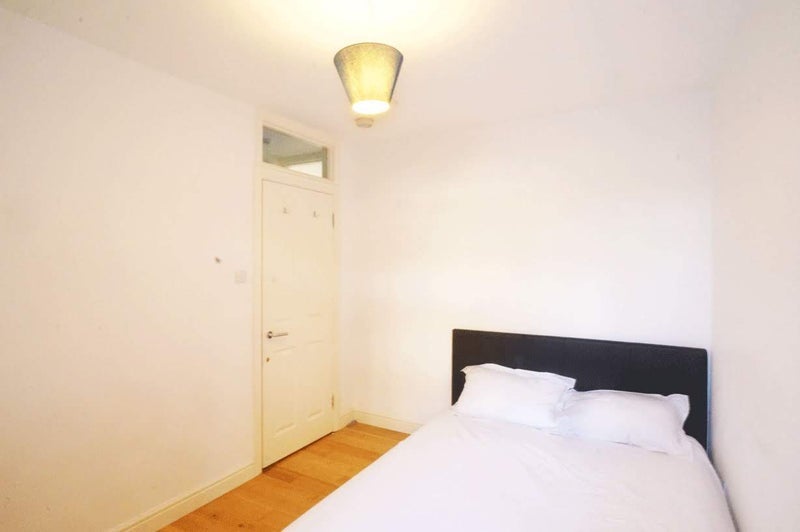 Room Rotherhithe New Road in Greater London