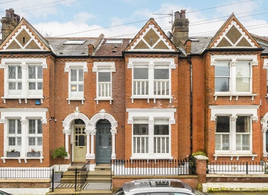 House Ravenslea Road in Greater London