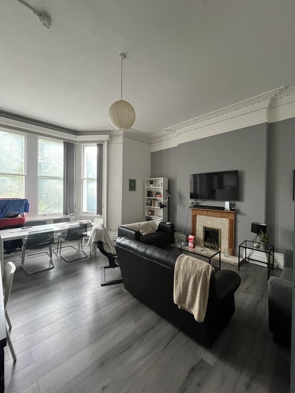 Room Aigburth Drive in Liverpool