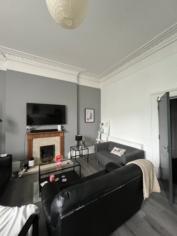 Room Aigburth Drive in Liverpool