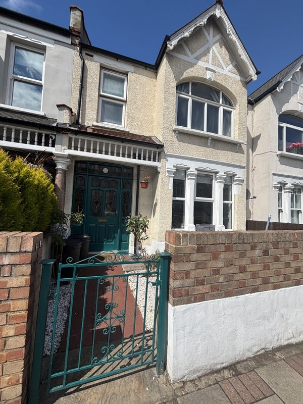 House Replingham Road in Greater London