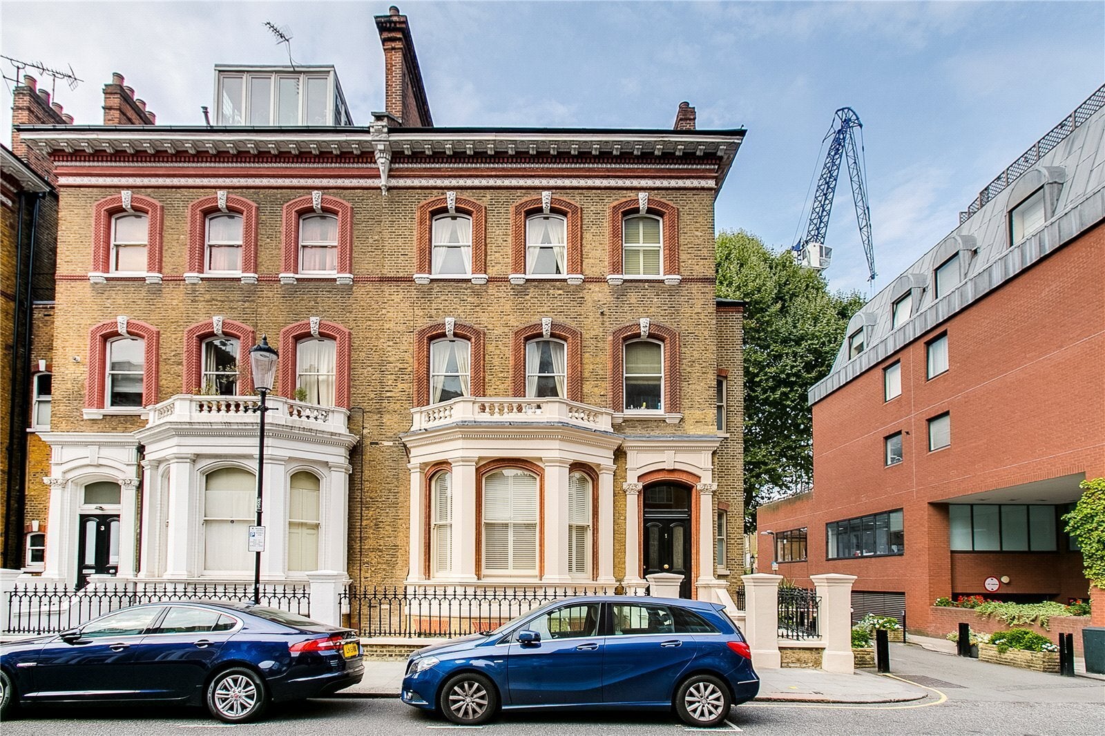Flat Roland Gardens in Greater London