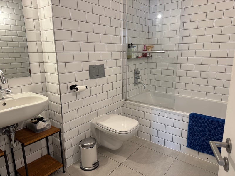 Room Orsman Road in Greater London