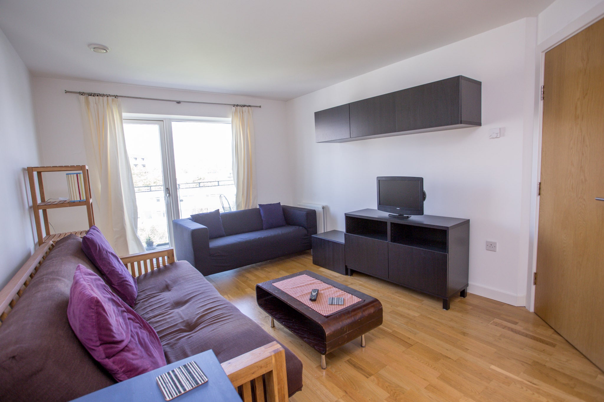 Flat Marine Street in Greater London