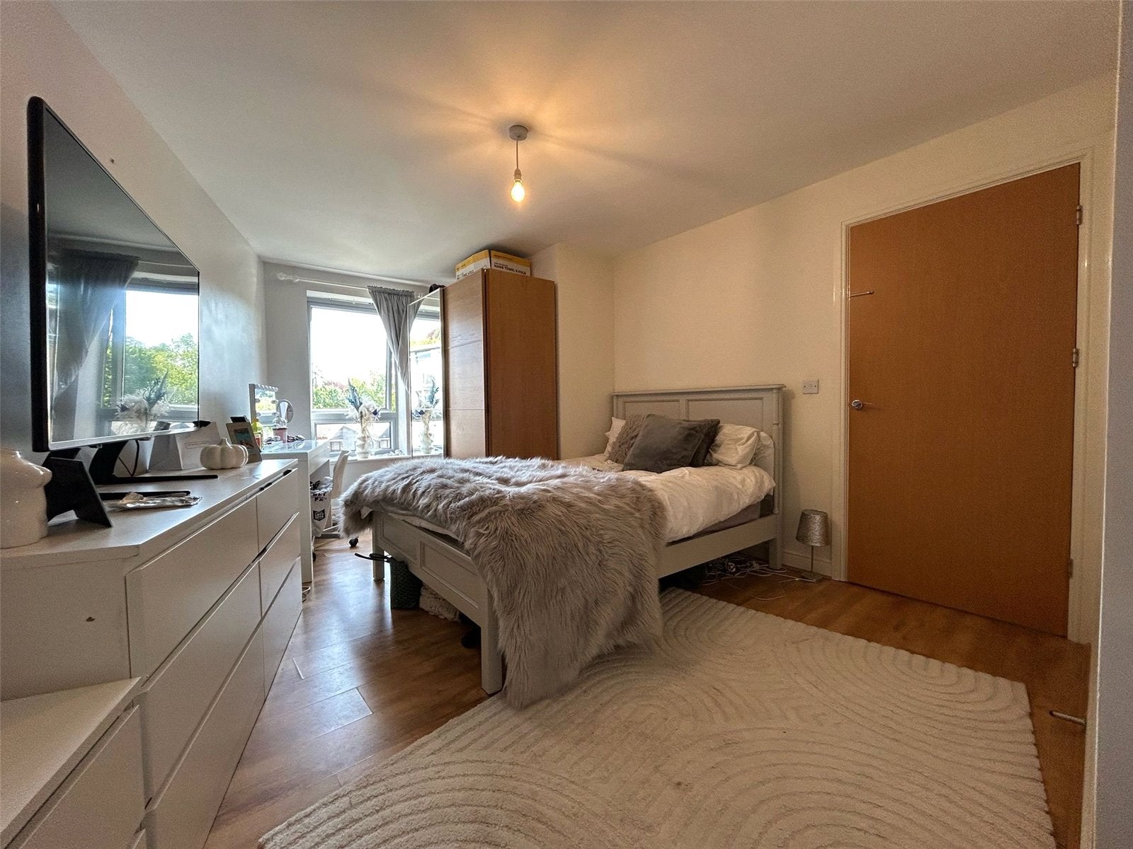 Flat Coombe Way in Rushmoor