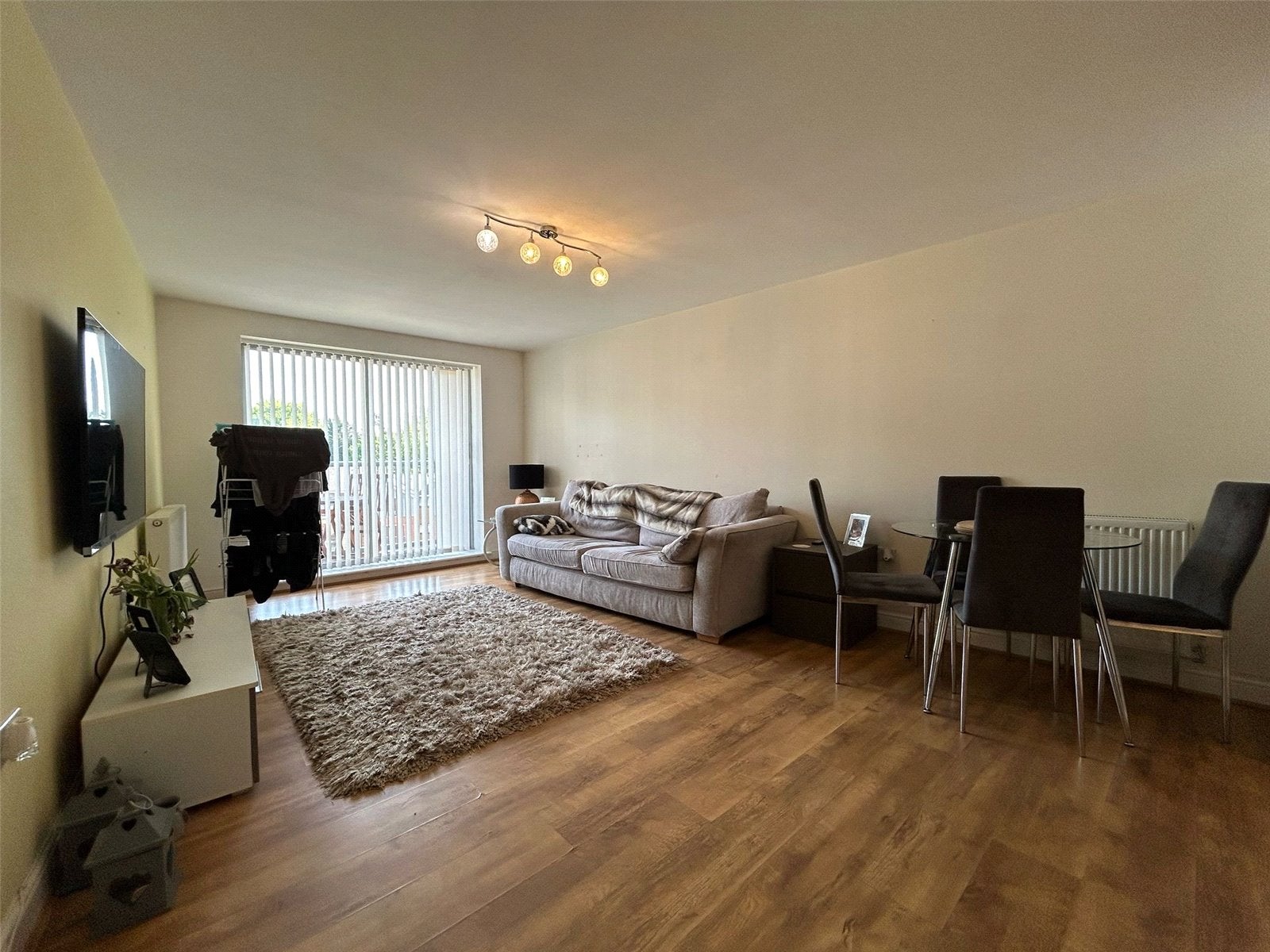 Flat Coombe Way in Rushmoor