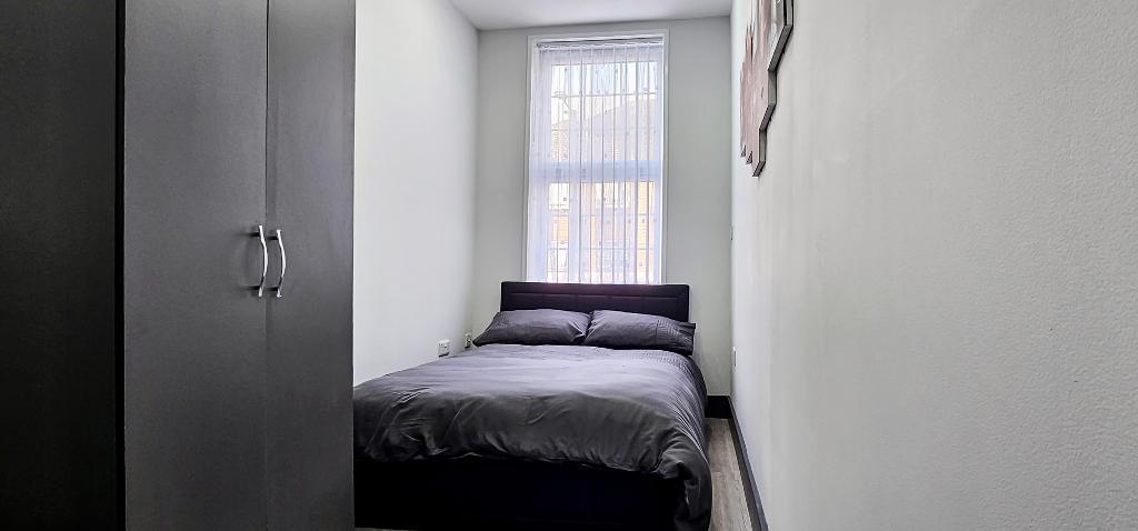 Flat Ealing Road in Greater London