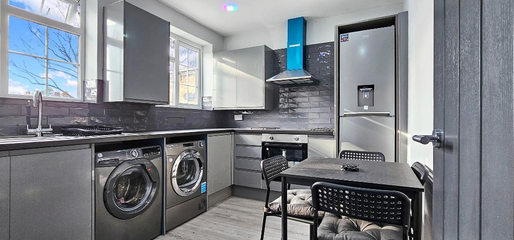 Flat Ealing Road in Greater London