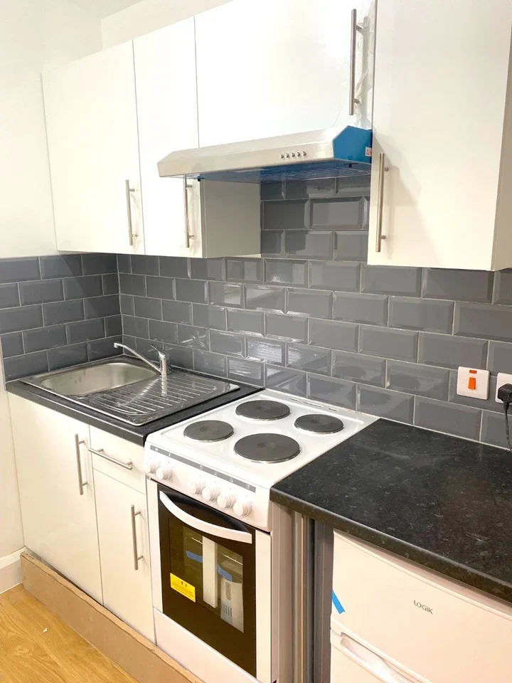 Flat Golders Green Road in Greater London