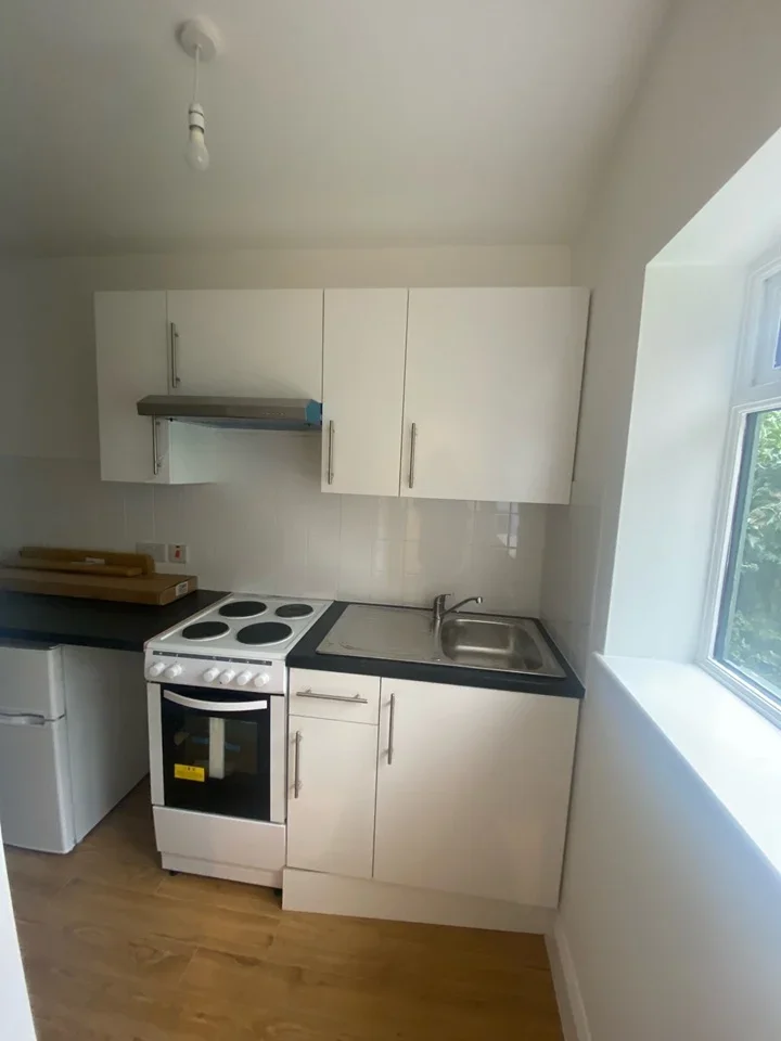 Flat Golders Green Road in Greater London