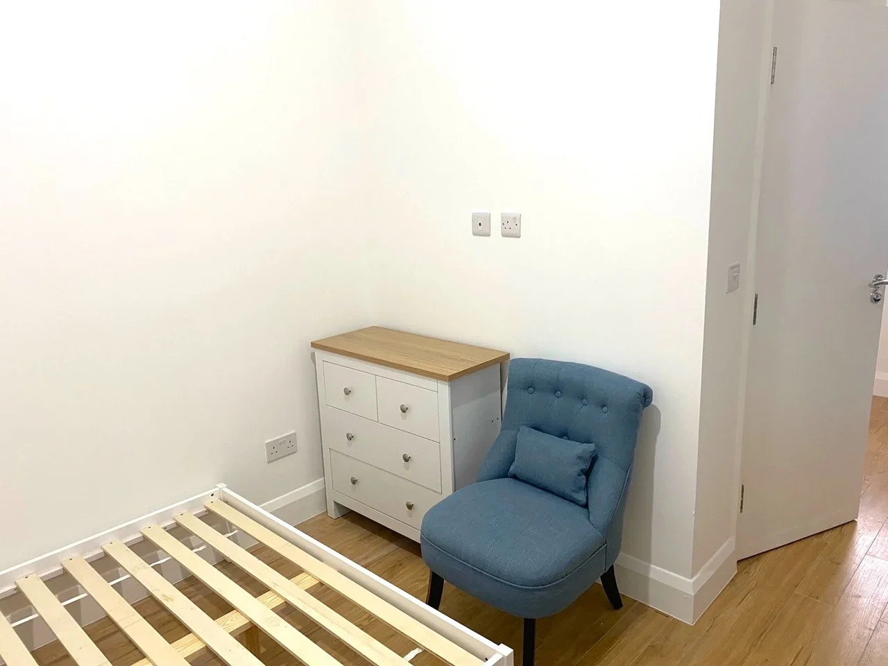 Flat Golders Green Road in Greater London