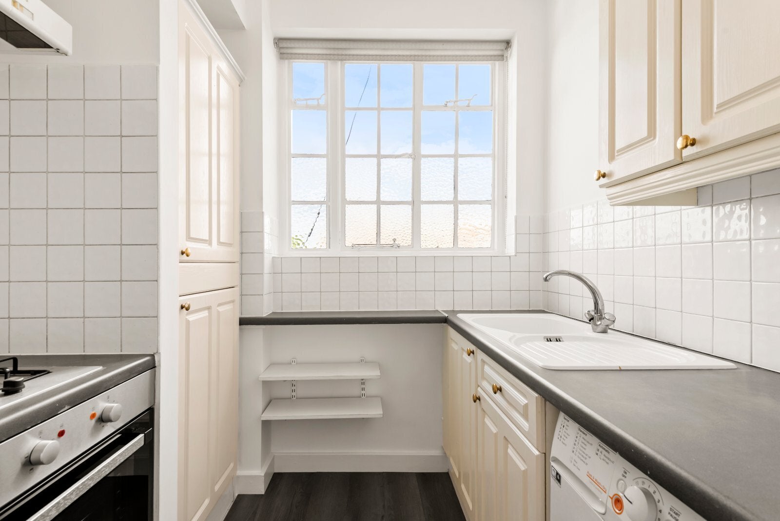 Flat Kensington High Street in Greater London