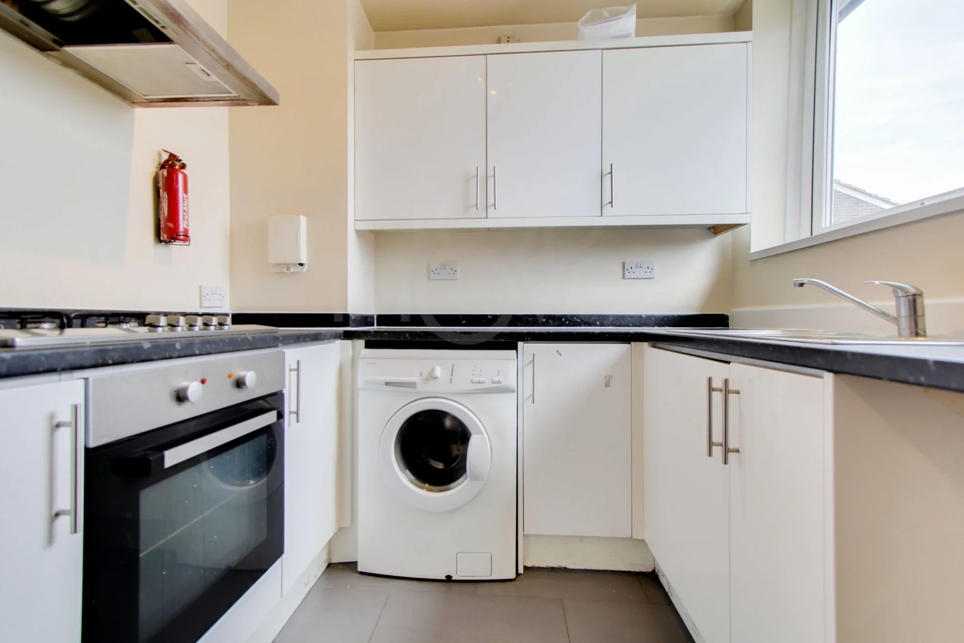 Flat Heathfield Road in Greater London