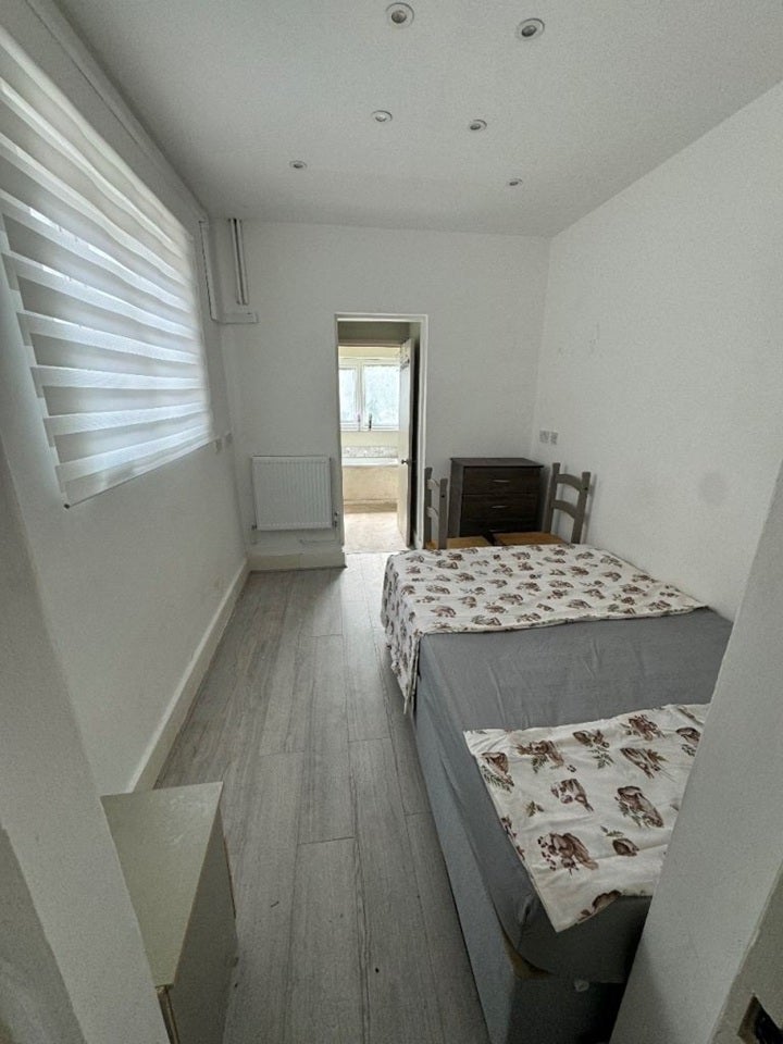 Room Worton Road in Greater London