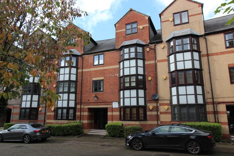 Flat Maltings Place in Reading