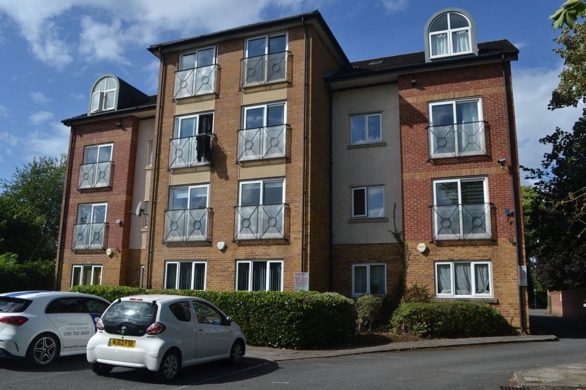 Flat Chester Road in Trafford