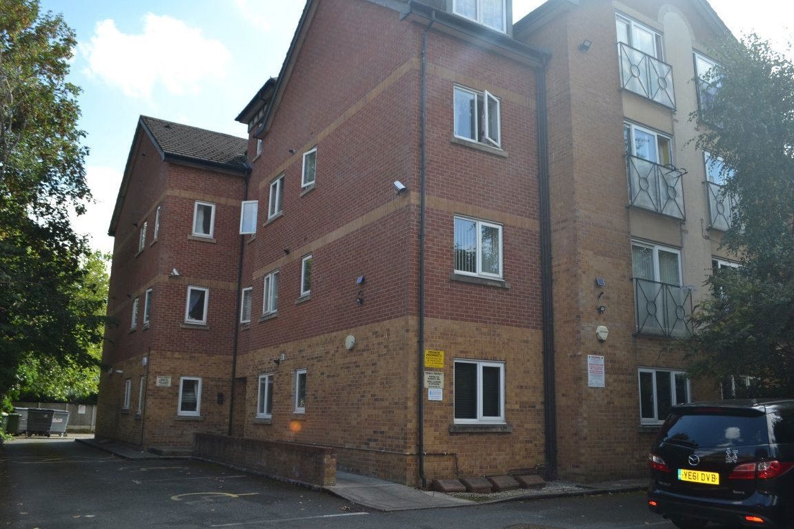 Flat Chester Road in Trafford