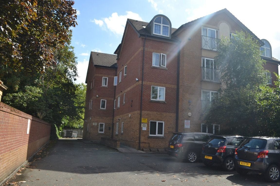 Flat Chester Road in Trafford