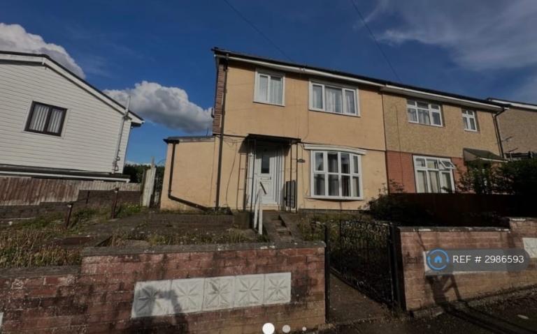 House Greenhill Road in Rugby