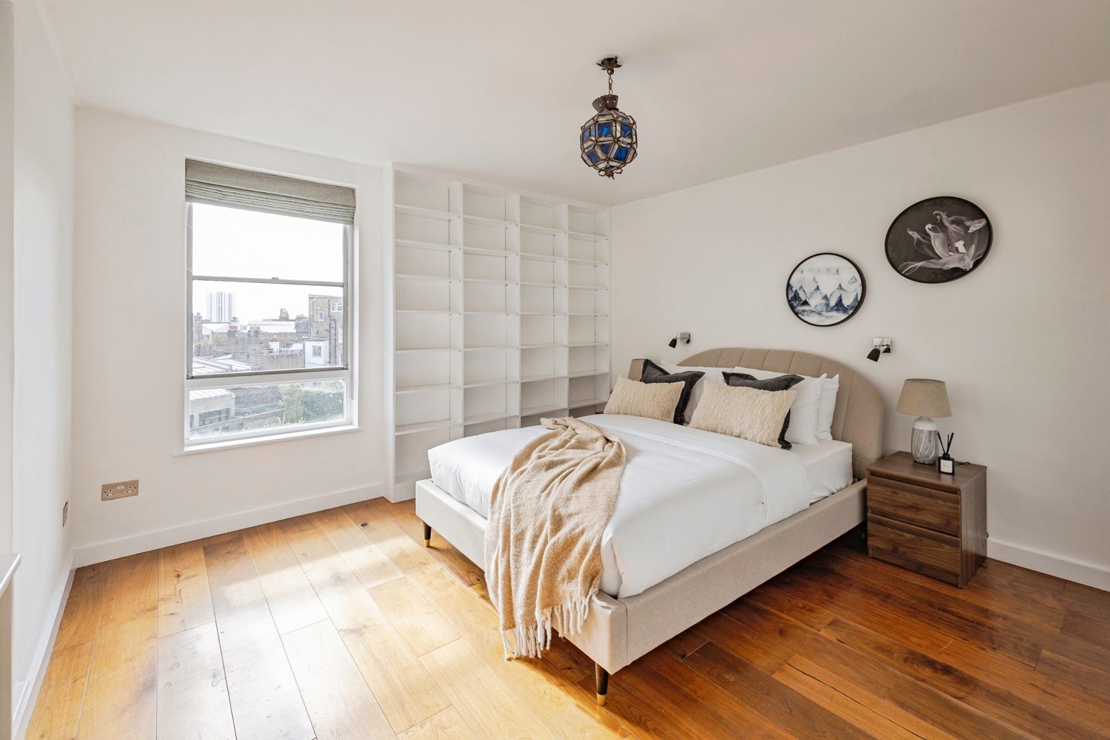 Flat Lyndhurst Gardens in Greater London