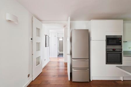Flat Lyndhurst Gardens in Greater London