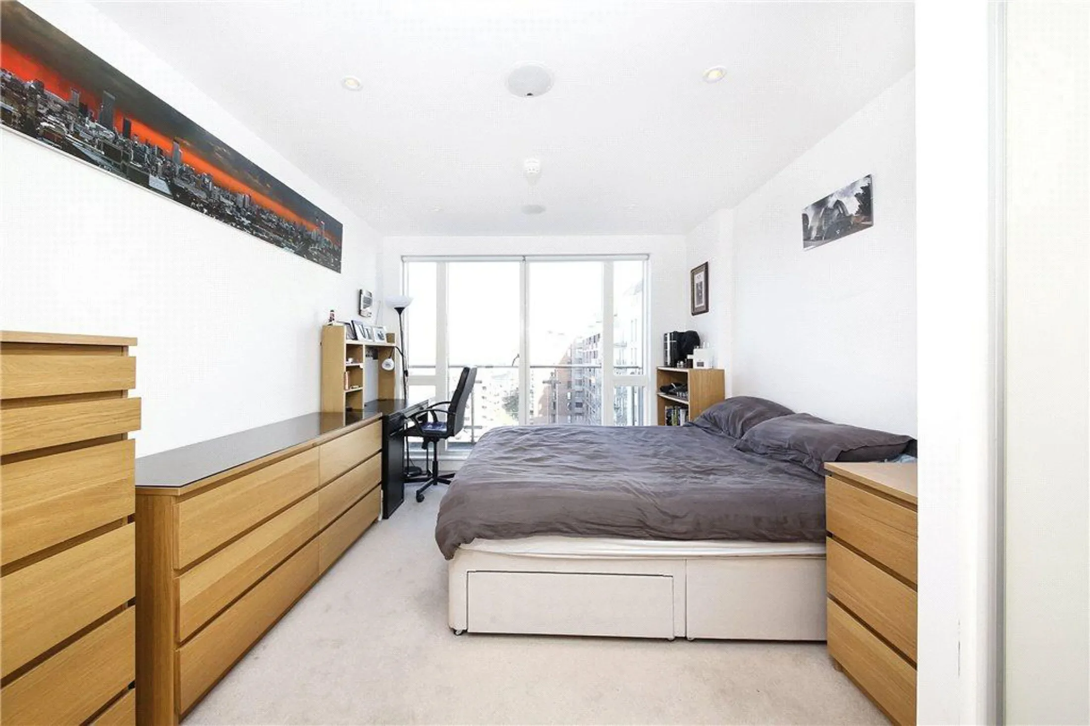 Flat Voysey Square in Greater London