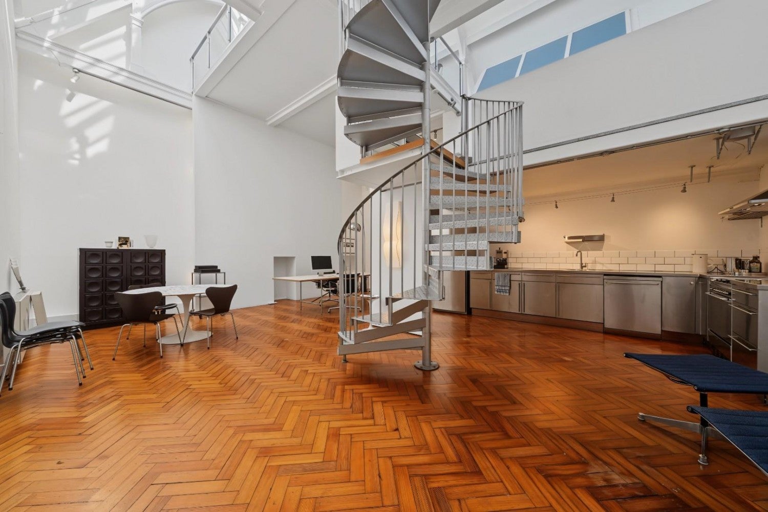 Flat Bramshaw Road in Greater London
