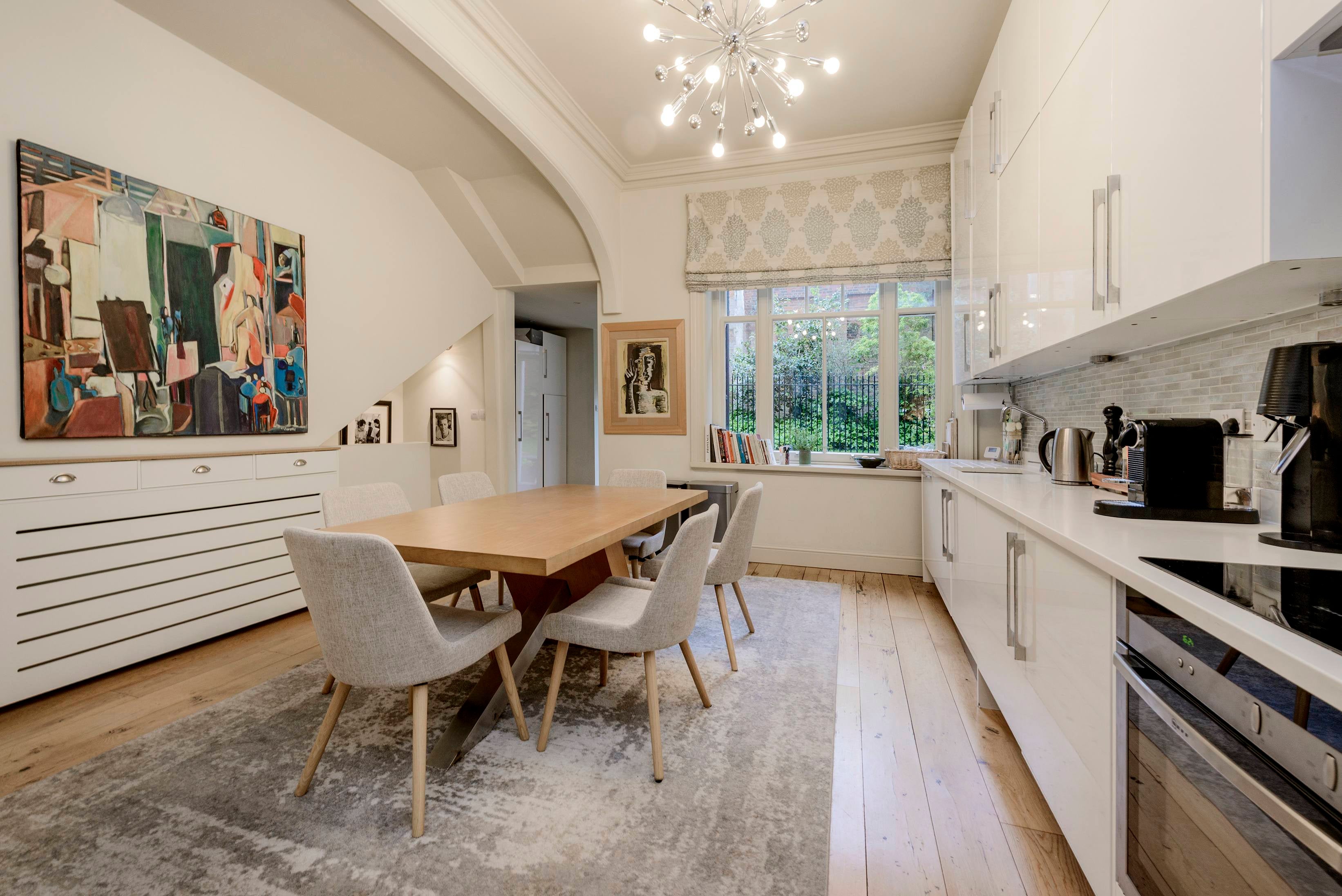 Flat Hornton Street in Greater London