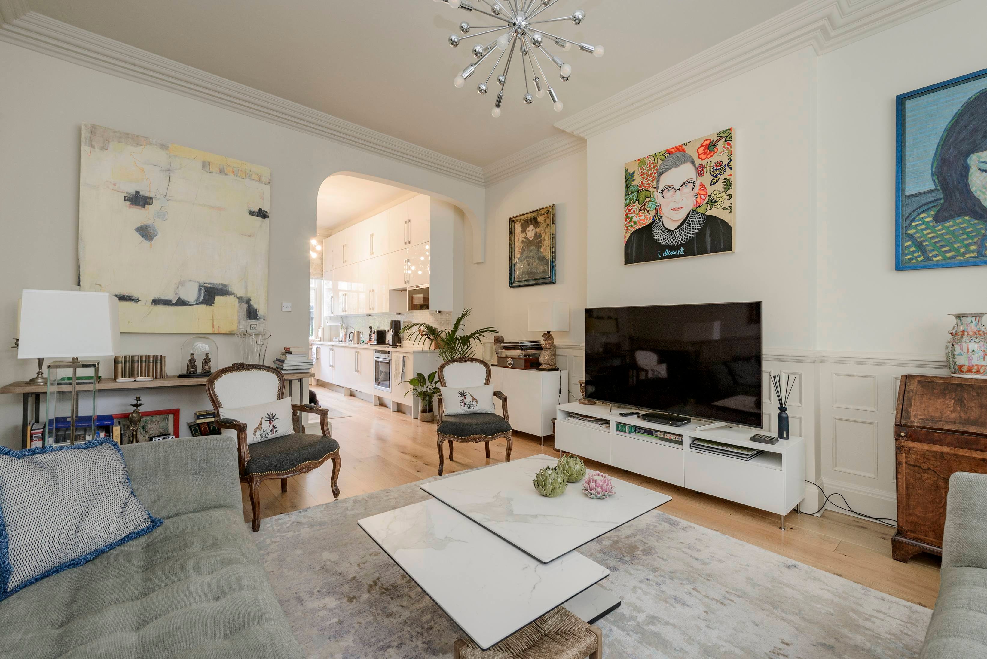 Flat Hornton Street in Greater London