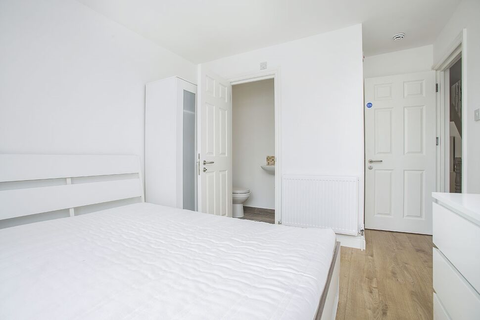 Room Kingston Road in London