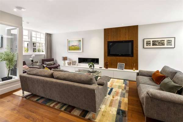 House Pembridge Mews in Greater London