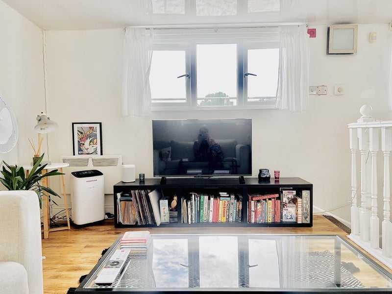 Room Bridges Court in Greater London