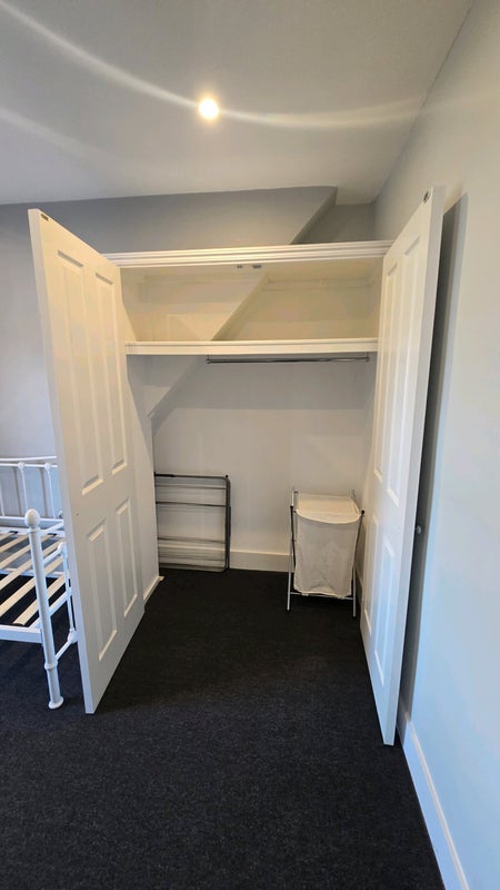 Room Kingston Road in Greater London