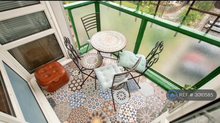 Room Balmes Road in Greater London