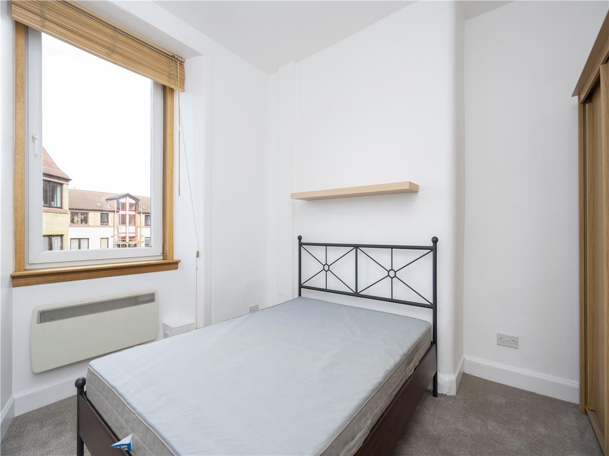 Flat Dalgety Road in City of Edinburgh