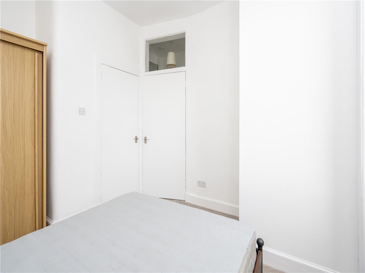 Flat Dalgety Road in City of Edinburgh