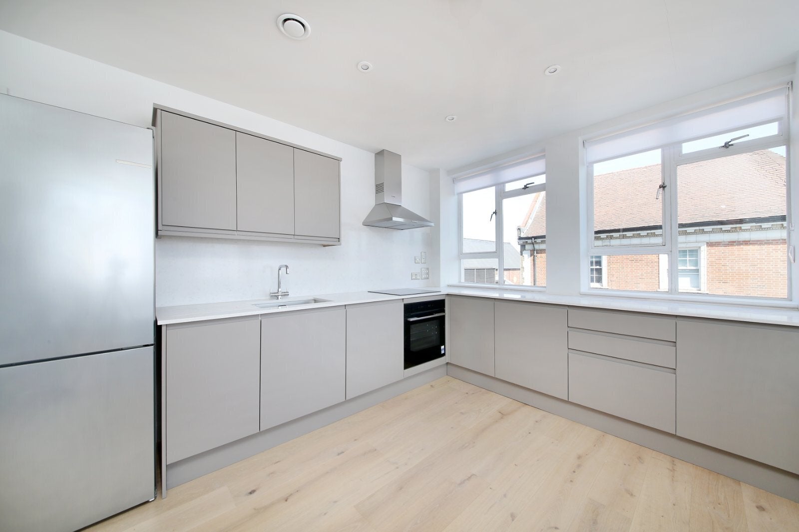 Flat Clapham High Street in Greater London