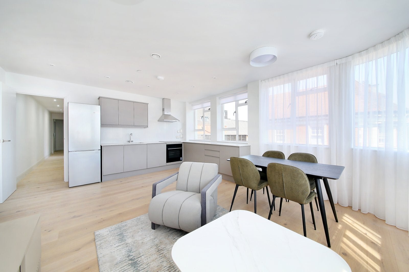 Flat Clapham High Street in Greater London