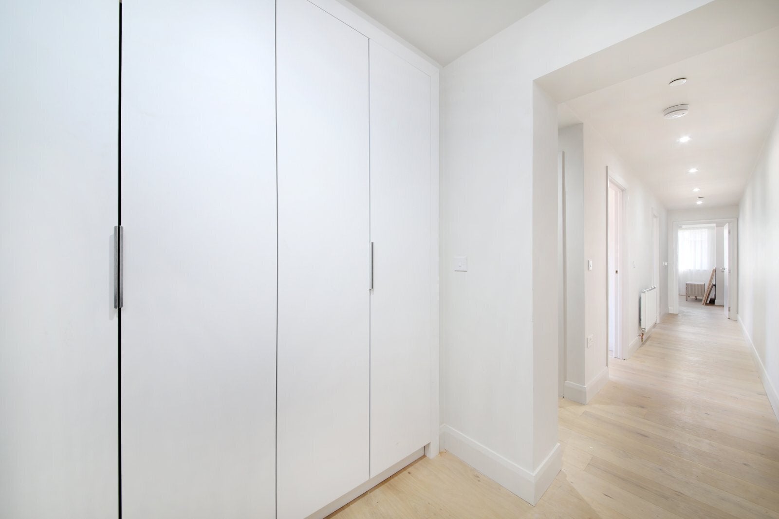 Flat Clapham High Street in Greater London