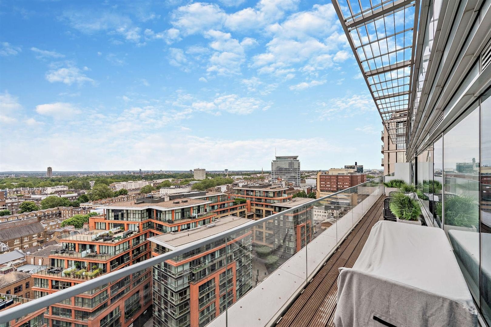 Flat Merchant Square in City of Westminster