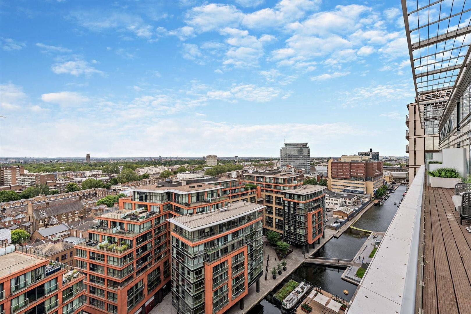 Flat Merchant Square in City of Westminster