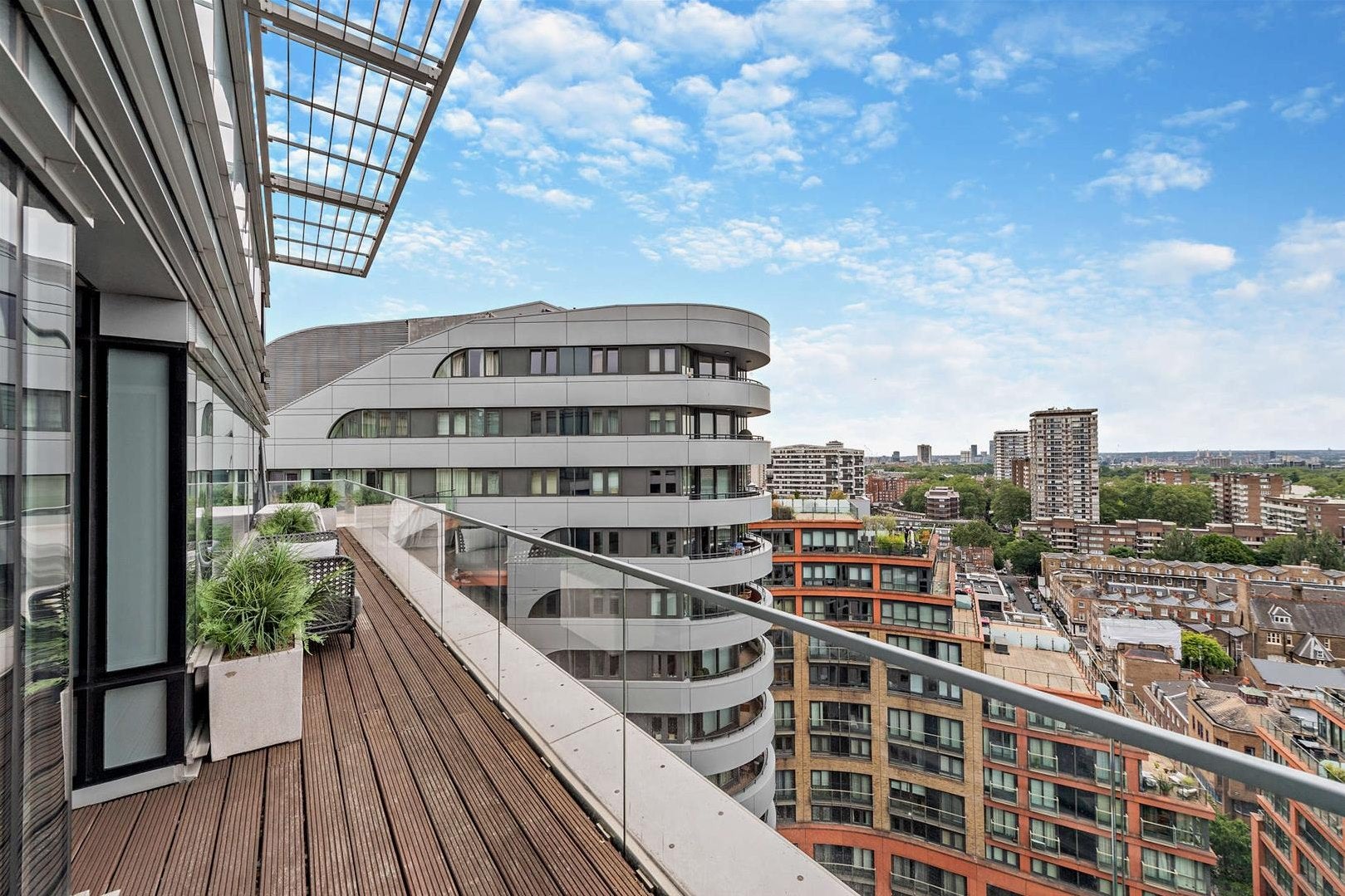 Flat Merchant Square in City of Westminster