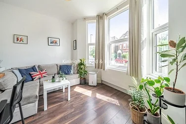 Flat Tankerville Road in Greater London
