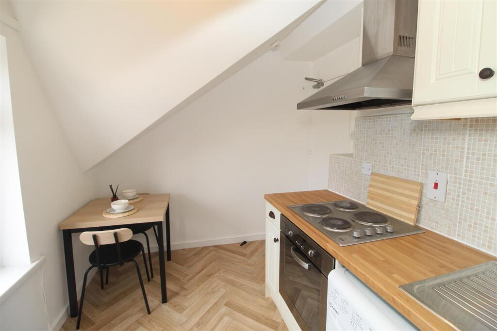 Flat Connaught Road in Cardiff