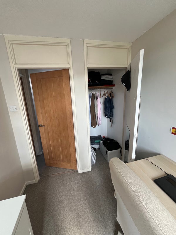 Room Chatham Road in Greater London