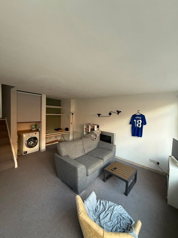 Room Chatham Road in Greater London