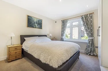 Flat Lordship Lane in Greater London