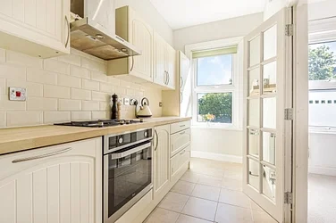 Flat Lordship Lane in Greater London
